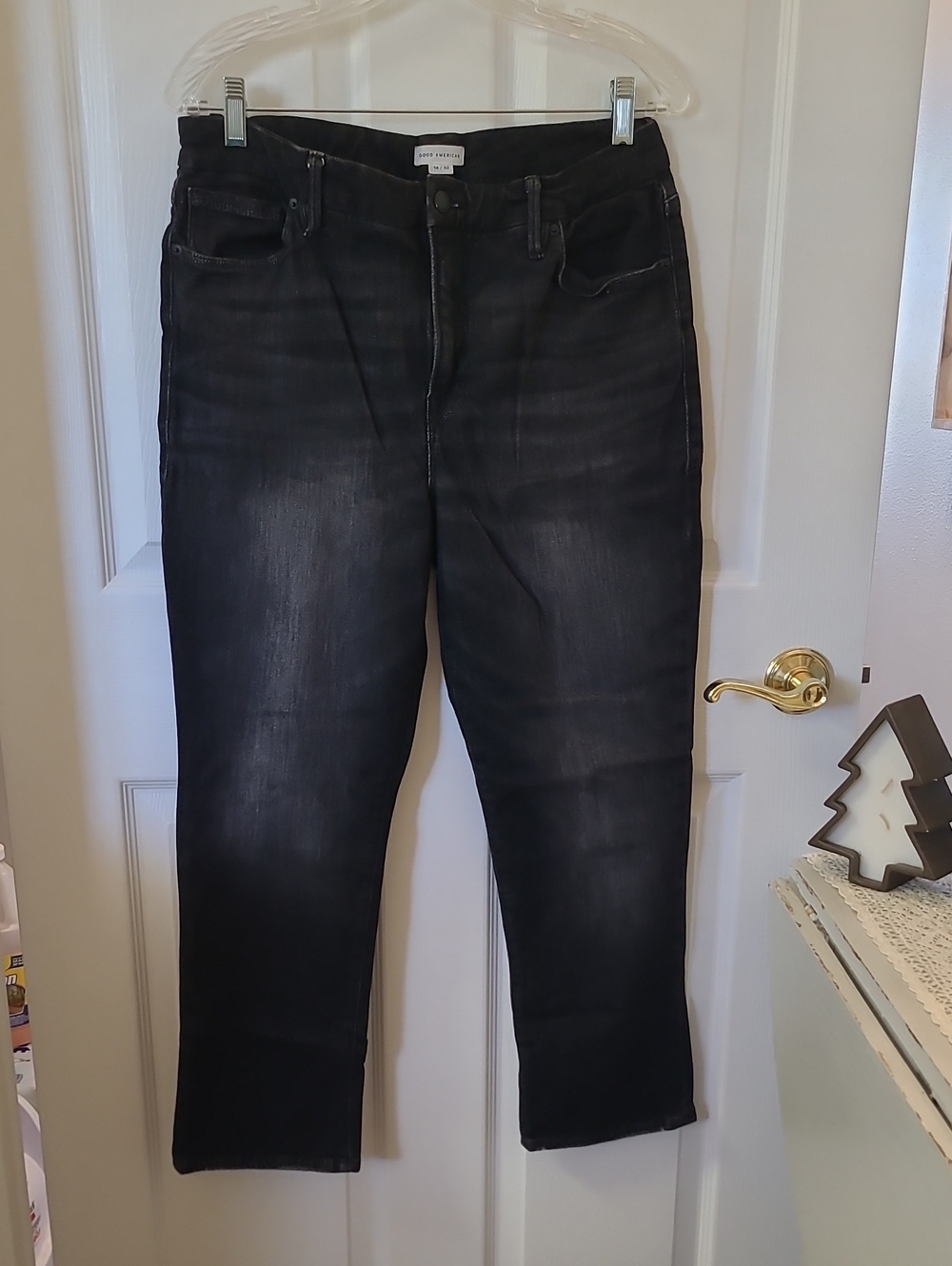 Good American Women's Black Washed Slim Jeans - Pre Loved. Size 14/32. Bin 4.